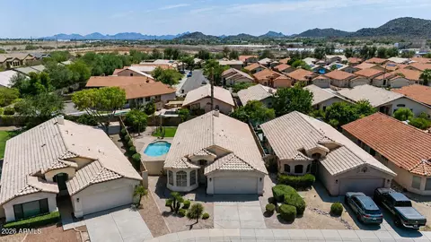 View/Area - 2243 E Robin Ln, Phoenix, AZ 85024 photo 1 of 3