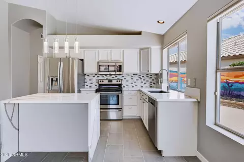 Kitchen - 2243 E Robin Ln, Phoenix, AZ 85024 photo 3 of 4