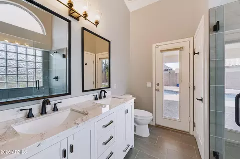Bath - 2243 E Robin Ln, Phoenix, AZ 85024 photo 2 of 3