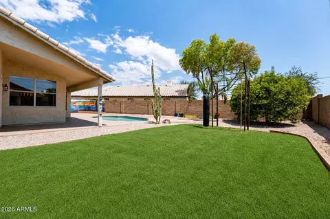 Exterior - 2243 E Robin Ln, Phoenix, AZ 85024 photo 2 of 5