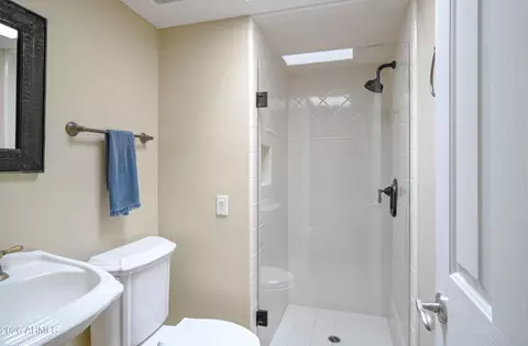 Bath - 4818 N 35th Pl, Phoenix, AZ 85018 photo 6 of 6