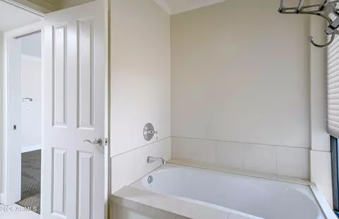Bath - 4818 N 35th Pl, Phoenix, AZ 85018 photo 3 of 6