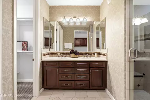 Bath - 4425 N 24th Pl, Phoenix, AZ 85016 photo 2 of 6
