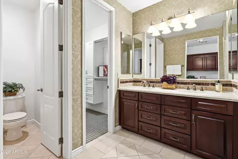Bath - 4425 N 24th Pl, Phoenix, AZ 85016 photo 1 of 6