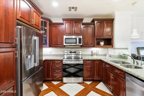 Kitchen - 4425 N 24th Pl, Phoenix, AZ 85016 photo 2 of 3