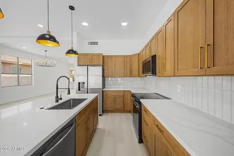 6582 W Oraibi Dr, Glendale, AZ 85308