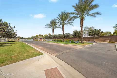 View/Area - 6325 S 24th Pl, Phoenix, AZ 85042 photo 3 of 3
