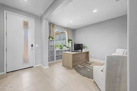 Entry Way - 6325 S 24th Pl, Phoenix, AZ 85042 photo 1 of 4