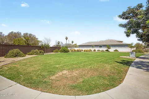 Exterior - 6325 S 24th Pl, Phoenix, AZ 85042 photo 8 of 18