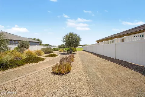 Exterior - 6325 S 24th Pl, Phoenix, AZ 85042 photo 10 of 18