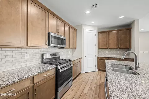 Kitchen - 9701 E Spiral Ave, Mesa, AZ 85212 photo 3 of 4