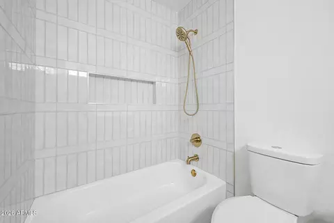 Bath - 5027 E Vaughn Dr, Phoenix, AZ 85044 photo 3 of 3