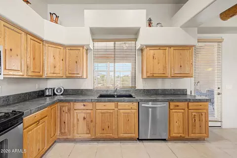 Kitchen - 38116 N 15th Ave, Phoenix, AZ 85086 photo 4 of 4