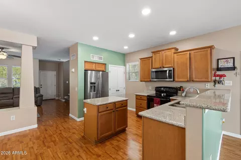 Kitchen - 1361 S Swallow Ln, Gilbert, AZ 85296 photo 7 of 9