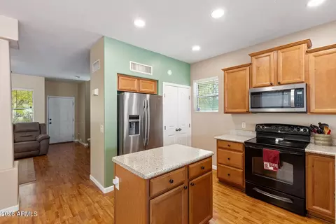 Kitchen - 1361 S Swallow Ln, Gilbert, AZ 85296 photo 6 of 9