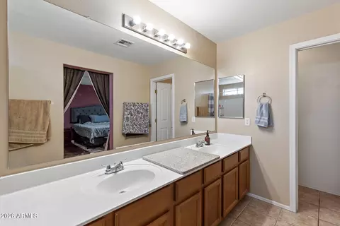 Bath - 1361 S Swallow Ln, Gilbert, AZ 85296 photo 2 of 7