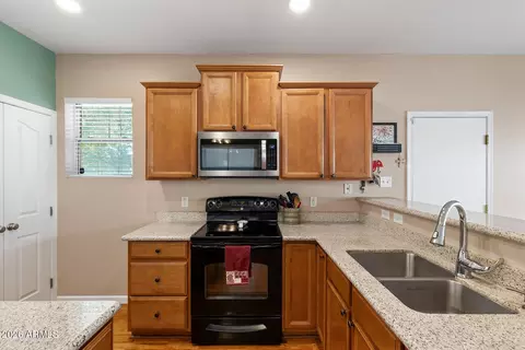 Kitchen - 1361 S Swallow Ln, Gilbert, AZ 85296 photo 5 of 9
