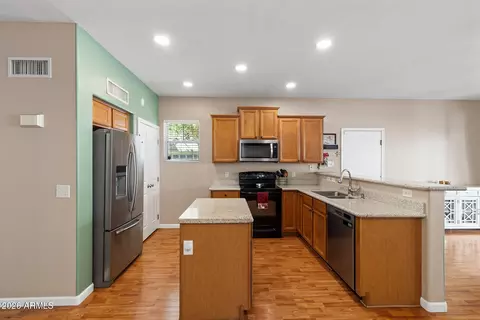 Kitchen - 1361 S Swallow Ln, Gilbert, AZ 85296 photo 2 of 9