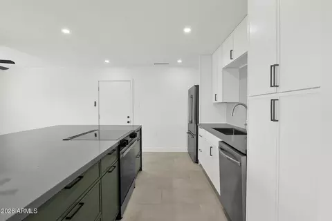 Kitchen - 2224 E Sandra Ter, Phoenix, AZ 85022 photo 5 of 6