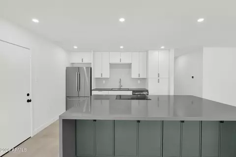 Kitchen - 2224 E Sandra Ter, Phoenix, AZ 85022 photo 4 of 6