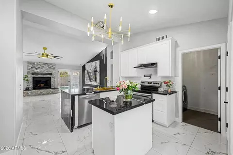 Kitchen - 5161 E Diamond Ave, Mesa, AZ 85206 photo 2 of 3