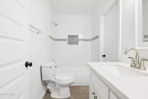 Bath - 4622 E Virginia Ave, Phoenix, AZ 85008 photo 3 of 4