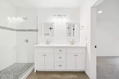 Bath - 4622 E Virginia Ave, Phoenix, AZ 85008 photo 2 of 4