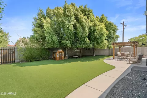 Exterior - 4330 E Devonshire Ave, Phoenix, AZ 85018 photo 6 of 9