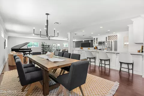 Dining - 4330 E Devonshire Ave, Phoenix, AZ 85018 photo 1 of 2