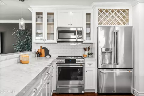 Kitchen - 4330 E Devonshire Ave, Phoenix, AZ 85018 photo 4 of 6
