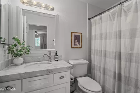 Bath - 4330 E Devonshire Ave, Phoenix, AZ 85018 photo 3 of 3