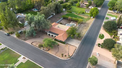 View/Area - 619 E Leah Ln, Gilbert, AZ 85234 photo 3 of 10