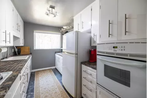 Kitchen - 140 E Coronado Rd #19, Phoenix, AZ 85004 photo 1 of 11
