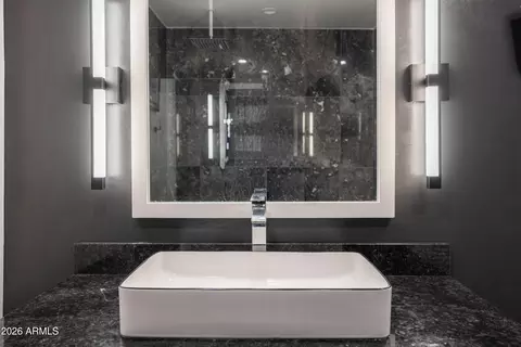Bath - 140 E Coronado Rd #19, Phoenix, AZ 85004 photo 4 of 7