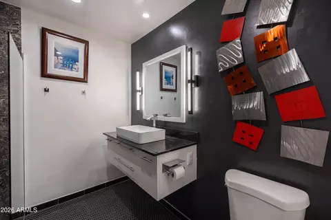 Bath - 140 E Coronado Rd #19, Phoenix, AZ 85004 photo 1 of 7