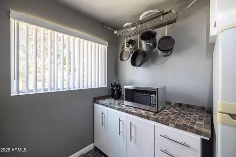 Kitchen - 140 E Coronado Rd #19, Phoenix, AZ 85004 photo 9 of 11