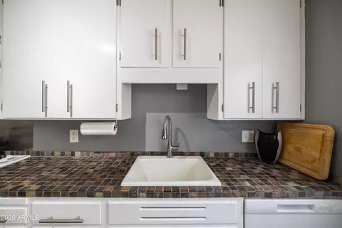 Kitchen - 140 E Coronado Rd #19, Phoenix, AZ 85004 photo 11 of 11