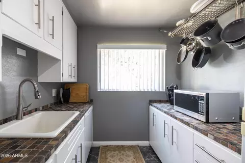 Kitchen - 140 E Coronado Rd #19, Phoenix, AZ 85004 photo 6 of 11
