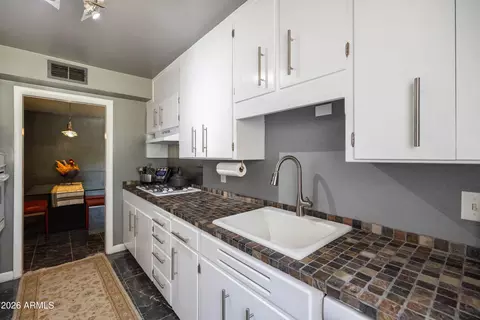 Kitchen - 140 E Coronado Rd #19, Phoenix, AZ 85004 photo 10 of 11