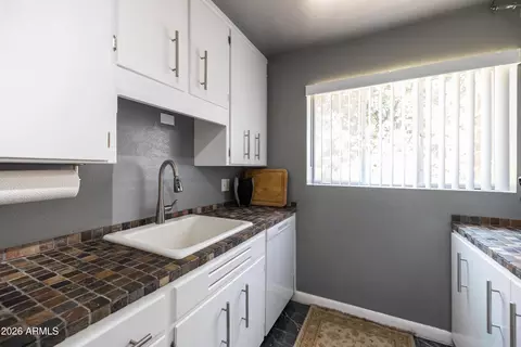 Kitchen - 140 E Coronado Rd #19, Phoenix, AZ 85004 photo 7 of 11