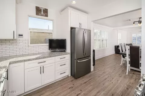 Kitchen - 1150 E Polk St, Phoenix, AZ 85006 photo 2 of 3