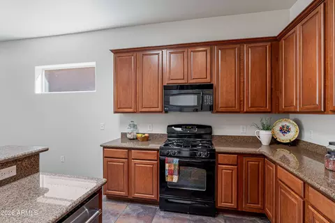 Kitchen - 13443 E Ace High Dr, Vail, AZ 85641 photo 3 of 4