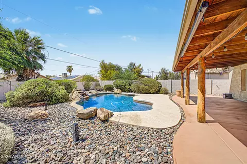 Exterior - 4040 N 14th Pl, Phoenix, AZ 85014 photo 3 of 9