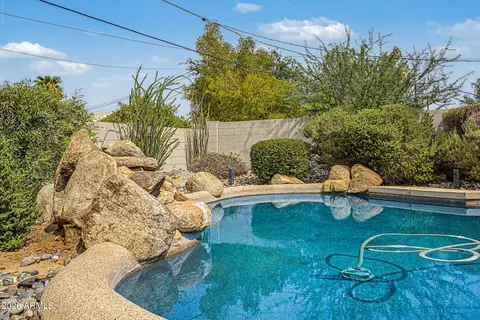 Exterior - 4040 N 14th Pl, Phoenix, AZ 85014 photo 6 of 9