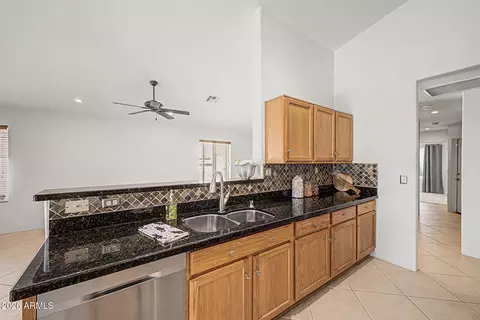 Kitchen - 4040 N 14th Pl, Phoenix, AZ 85014 photo 2 of 4