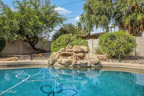 Exterior - 4040 N 14th Pl, Phoenix, AZ 85014 photo 5 of 9