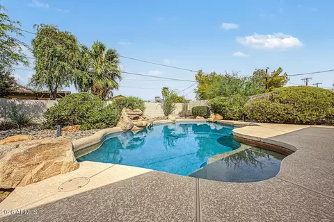 Exterior - 4040 N 14th Pl, Phoenix, AZ 85014 photo 4 of 9