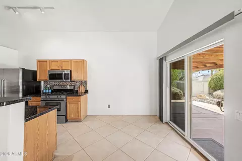 Kitchen - 4040 N 14th Pl, Phoenix, AZ 85014 photo 1 of 4