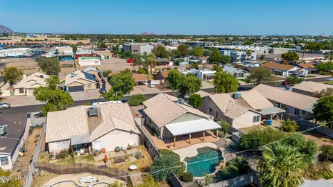 View/Area - 4040 N 14th Pl, Phoenix, AZ 85014 photo 6 of 9