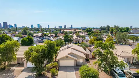 View/Area - 4040 N 14th Pl, Phoenix, AZ 85014 photo 3 of 8